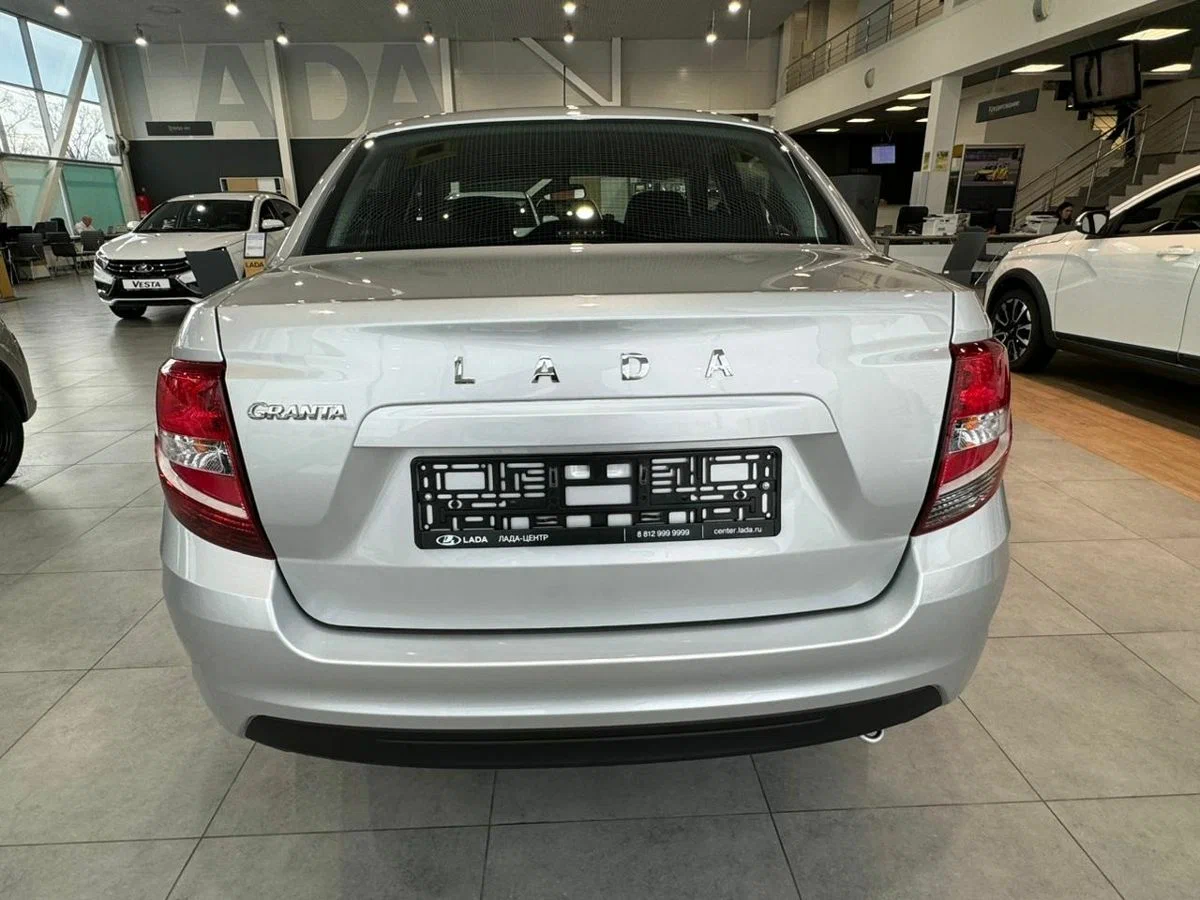 Лада Гранта с автосалона по цене от 411 000