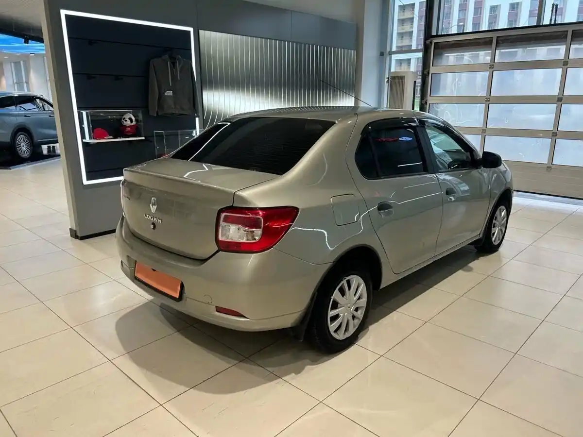 Рено Логан с автосалона по цене от 604 000
