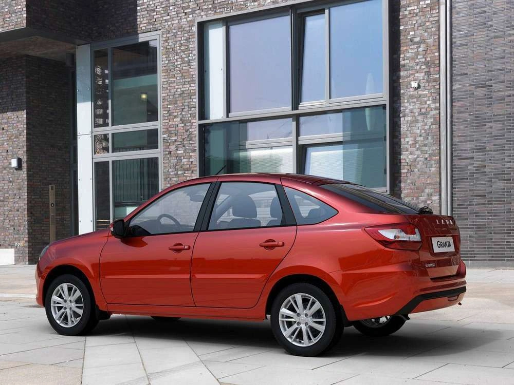Лада Гранта с автосалона по цене от 590 000