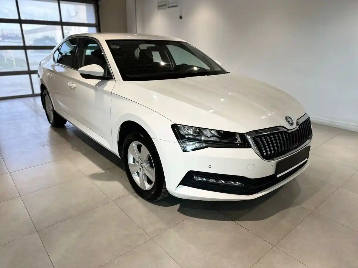 Skoda Superb купить по цене от 1 274 000